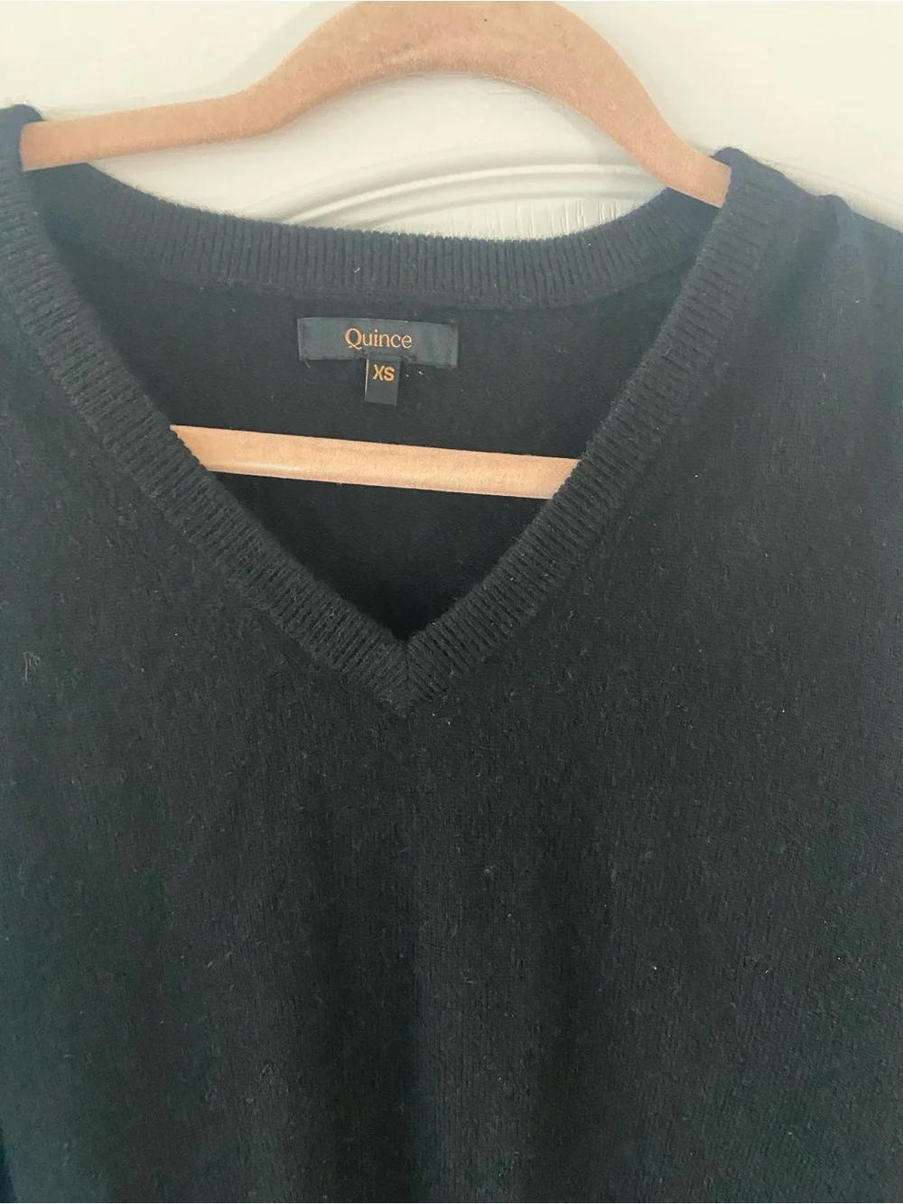 Quince Black V-Neck 100% Cashmere Women's Sweater Quiet Luxury Old Money